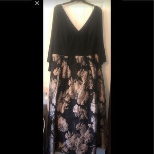 Plus Size 22W Black/Champagne Floral Evening Gown